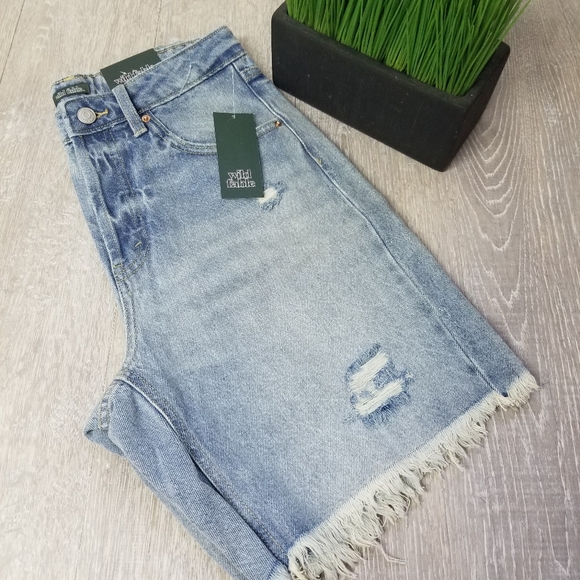 High- Rise Bermuda Shorts - Picture 7 of 10